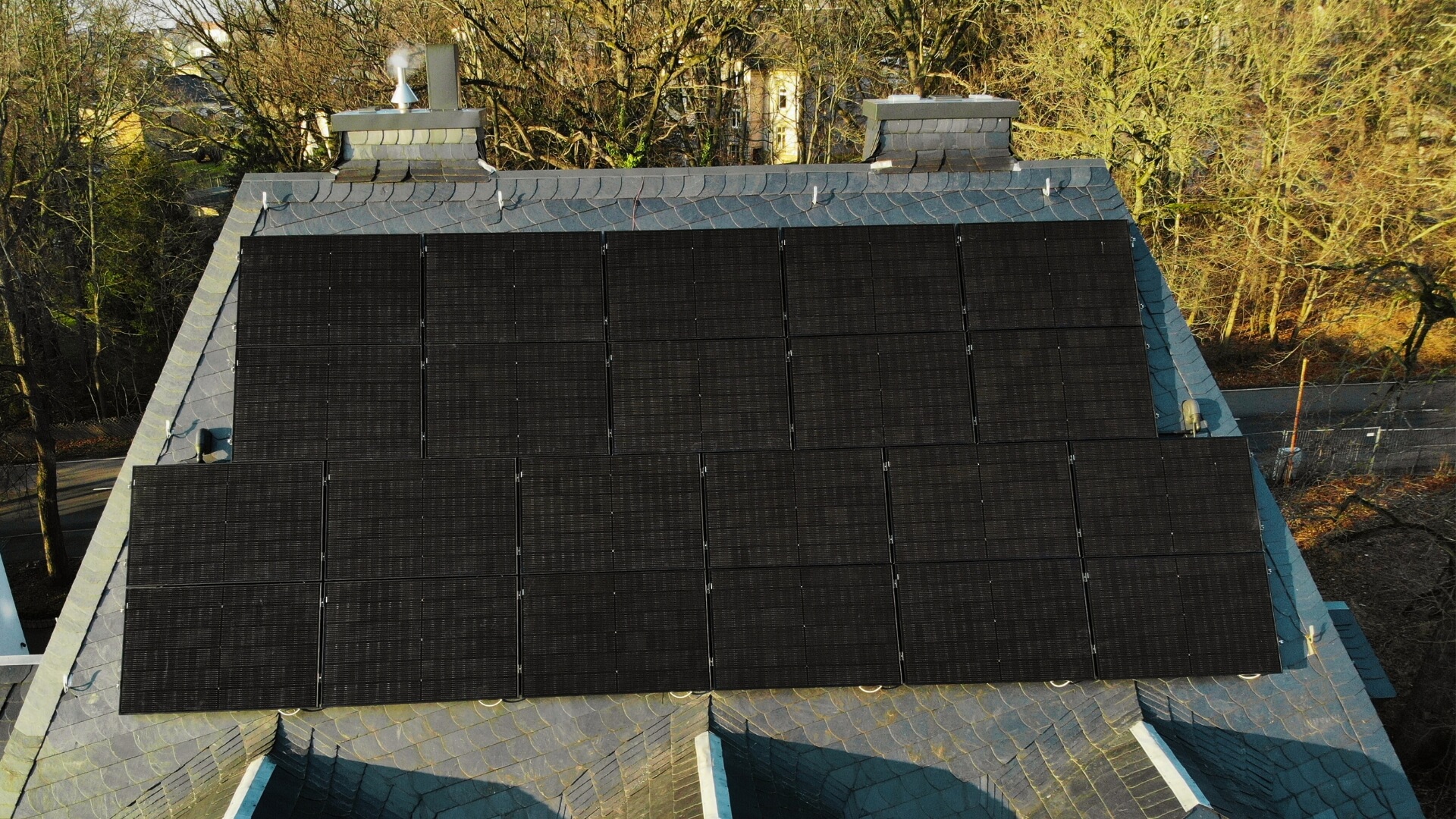 Bivalent PVT system with Sunmaxx modules on mansion roof in Zwickau