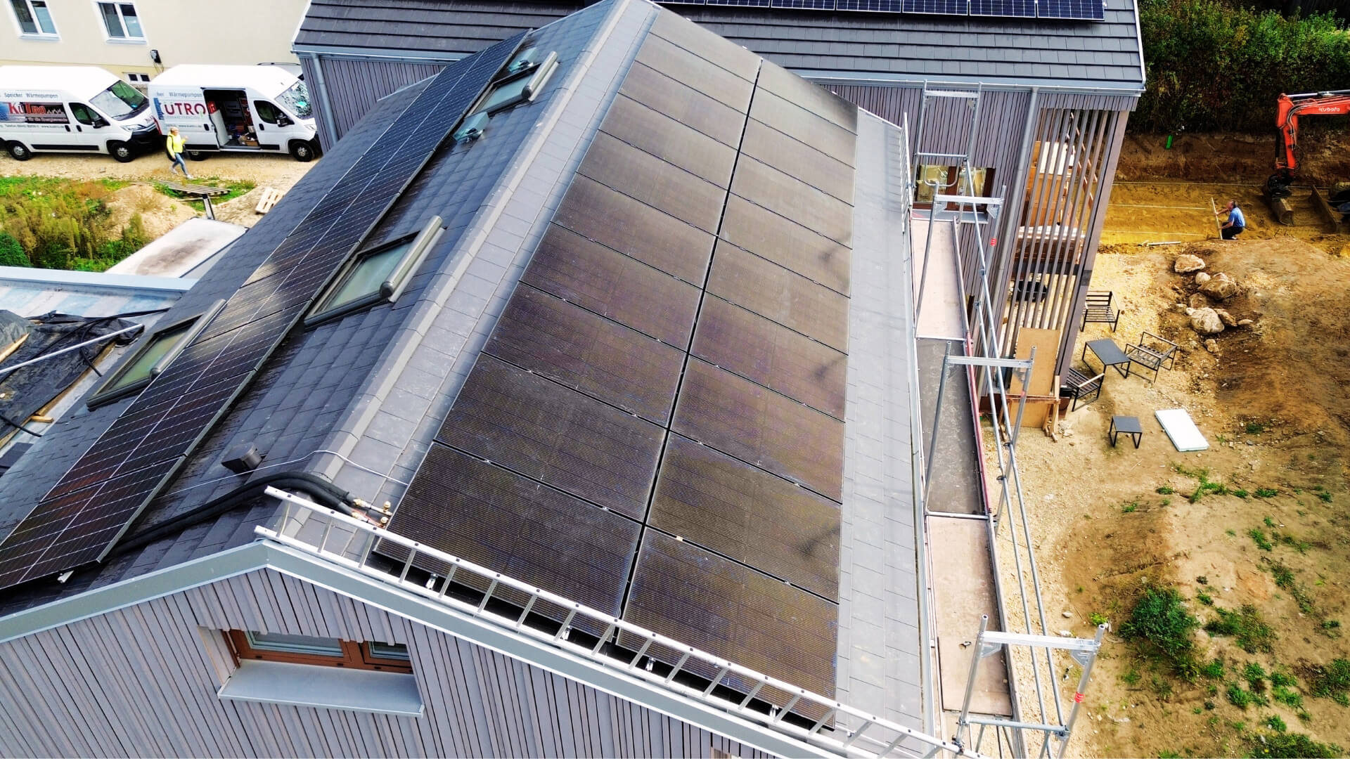 Combined PVT heating consisting of Sunmaxx modules, brine heat pump and ground collectors in Regensburg