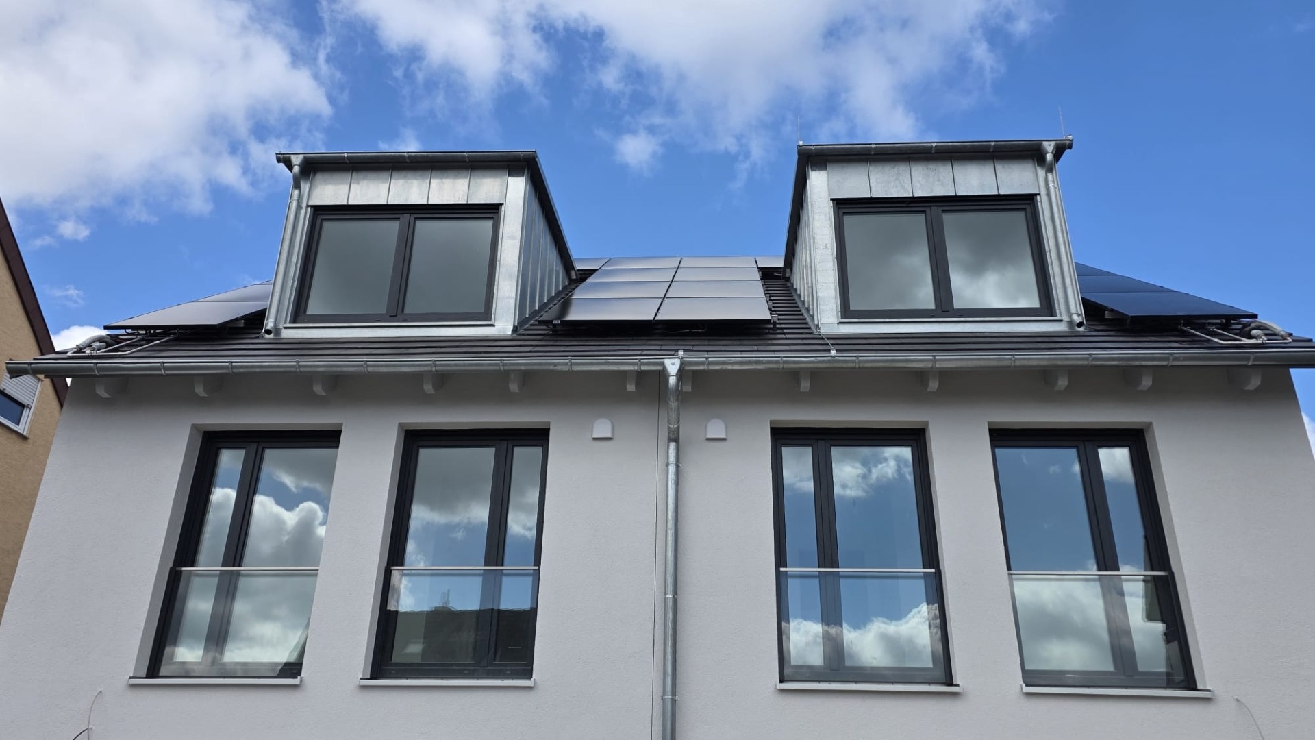 Terraced houses with PVT and brine heat pump as complete heating solution