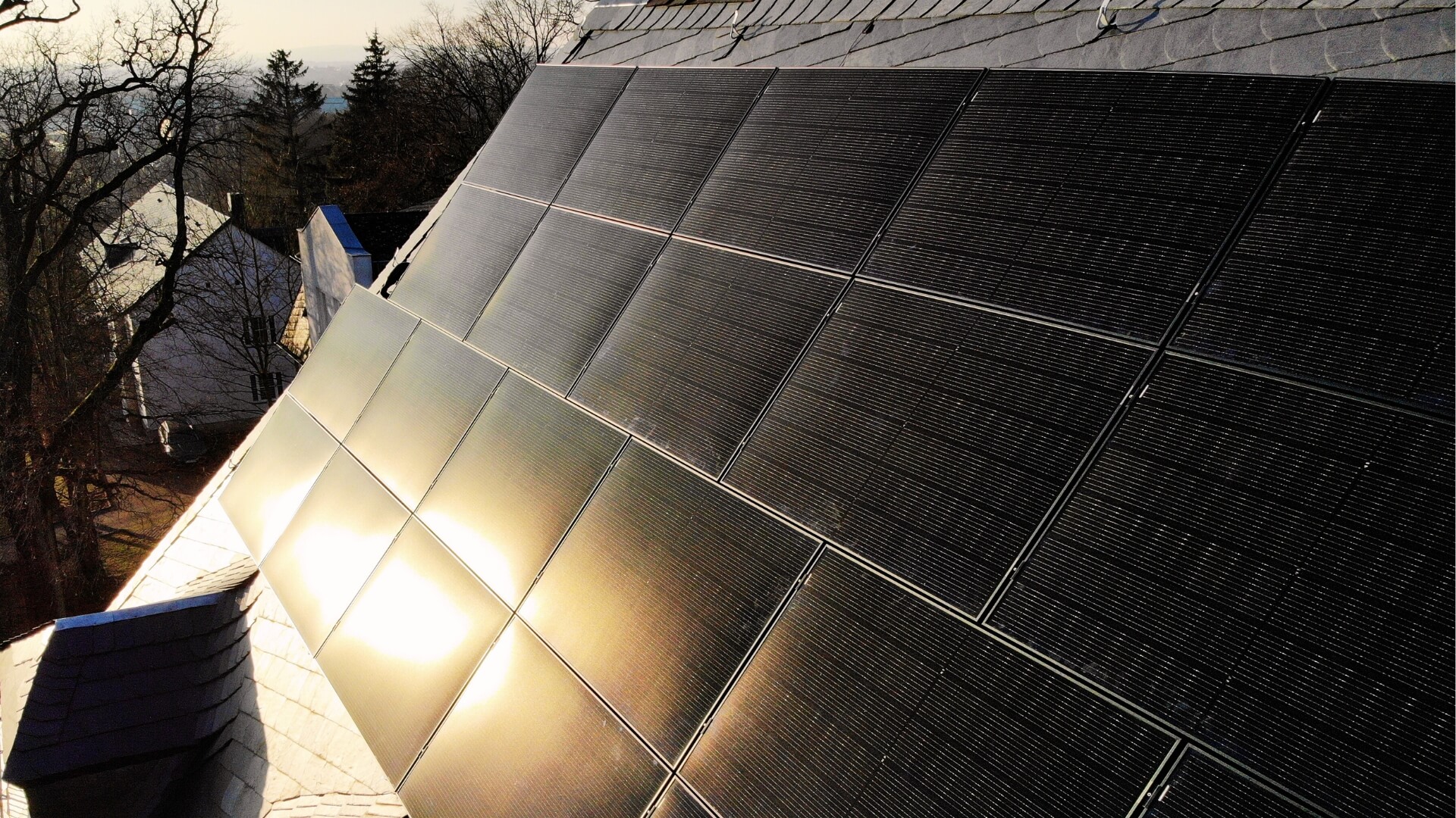 Sunmaxx hybrid modules on a mansions roof in Zwickau