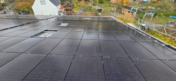 Roof of the ADMEDIA rehabilitation and care center in Plauen with PVT modules from Sunmaxx